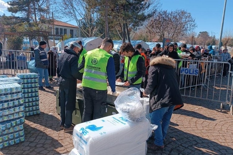 Diyarbakır'da çadır kentlerde 10 bin depremzede ağırlandı