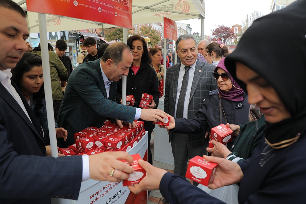 BAŞKAN GÜRKAN’DAN KANDİL SİMİDİ İKRAMI!