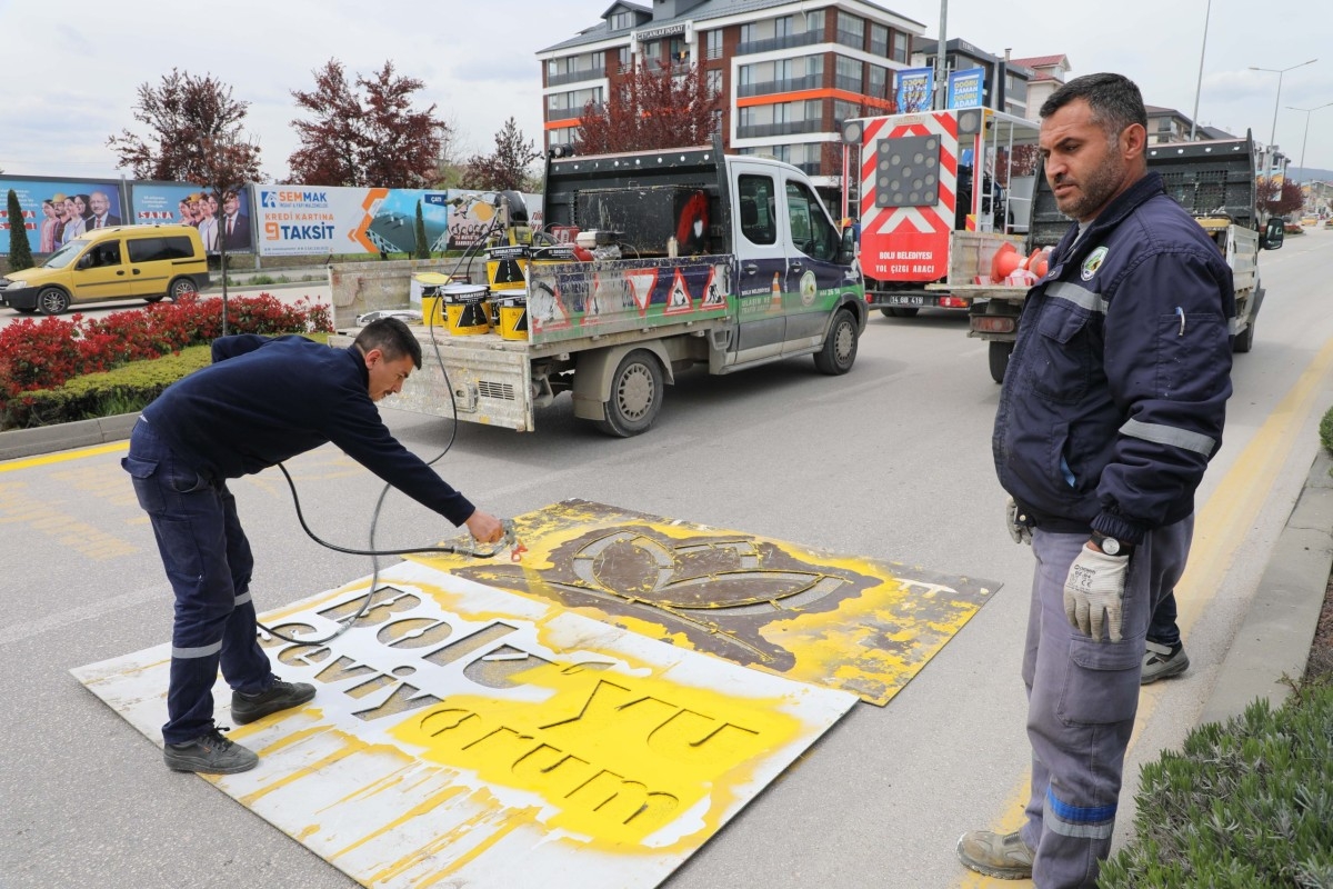 Bolu Belediyesi Yaya geçitlerini ve yol çizgilerini yeniliyor