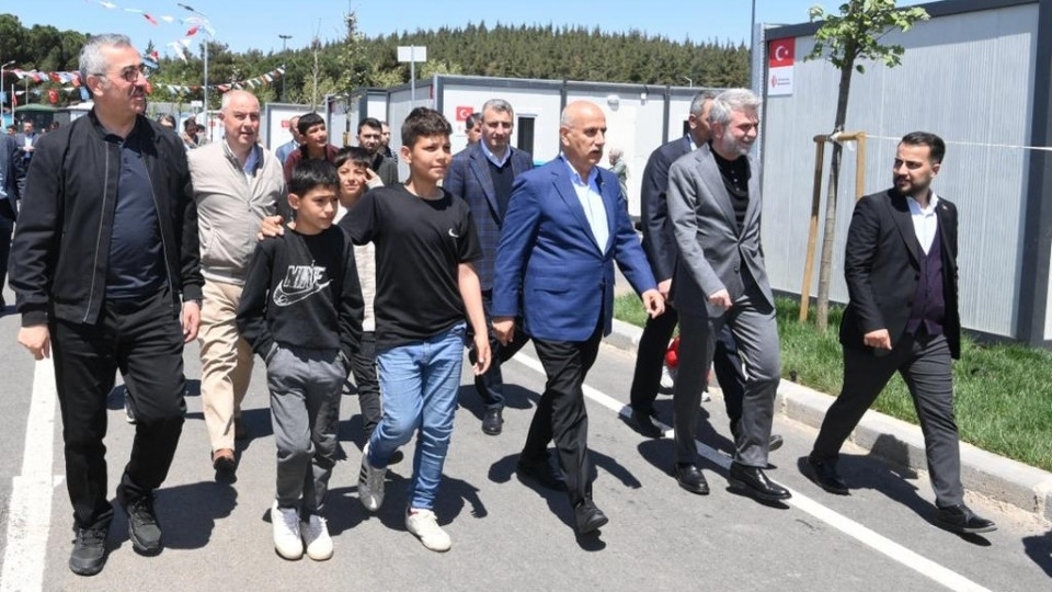 Başkan Güngör ve Bakan Kirişci’den Karacasu Konteyner Kente Ziyaret