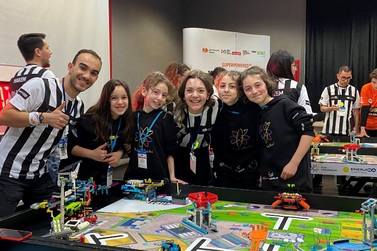 Gölcüklü robotik takımına Kocaeli Büyükşehir’den destek