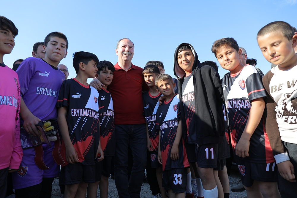 BAŞKAN GÜRKAN, ÇOCUKLARI VE GENÇLERİ SPORLA BULUŞTURMAYA DEVAM EDİYOR