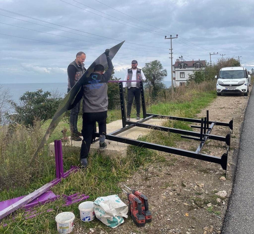 YOLCU BEKLEME DURAKLARINI ORDU'DA HÜKÜMLÜ VE TUTUKLULAR ÜRETİYOR