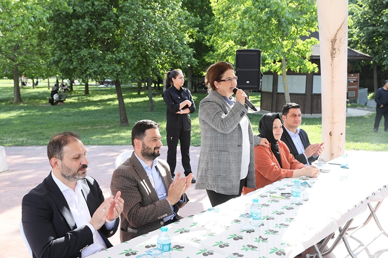 BAKAN DERYA YANIK KÂĞITHANELİ ÜRETEN KADINLARLA BİR ARAYA GELDİ