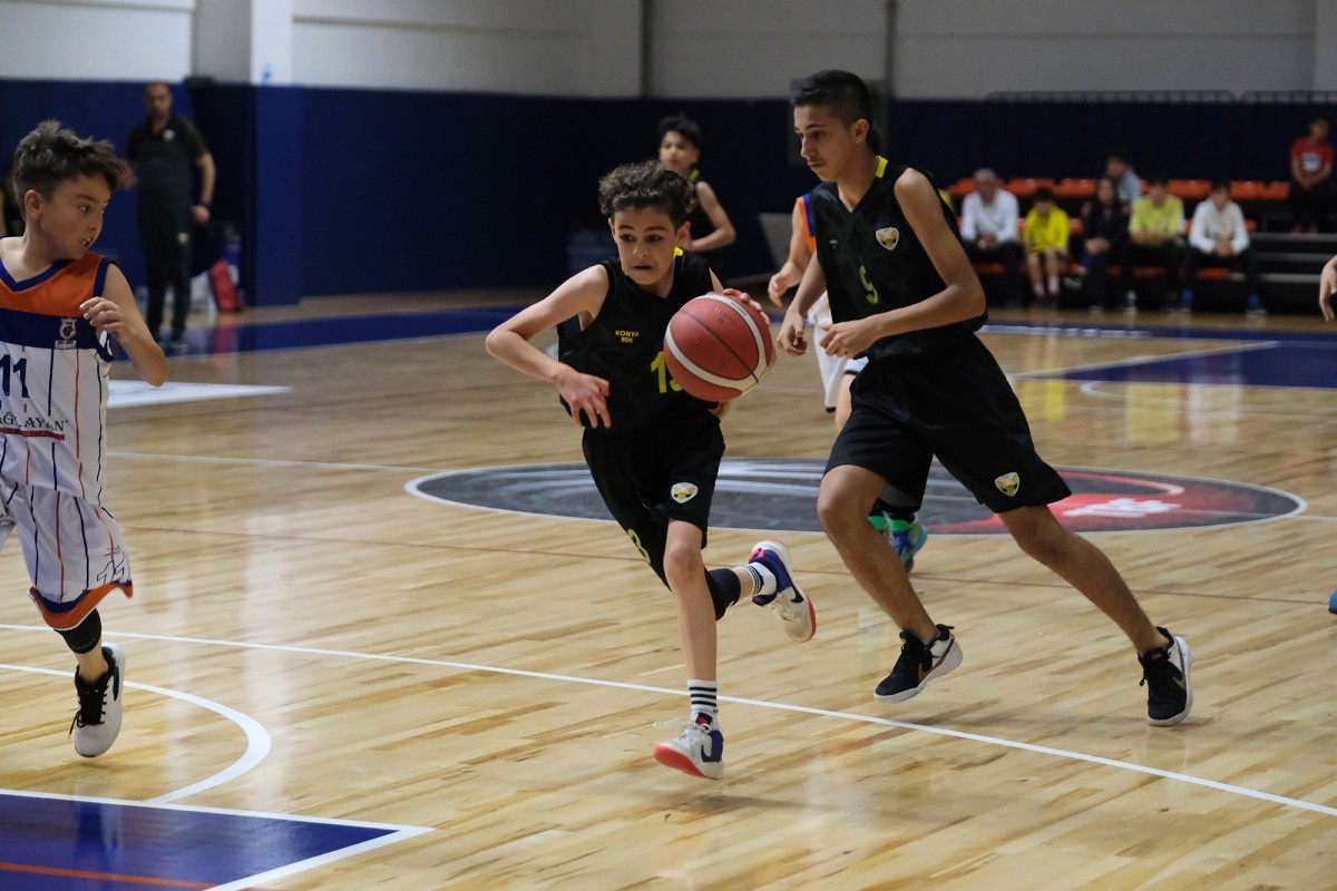 BÜYÜKŞEHİR BELEDİYESPOR BASKETBOLDA İKİ ŞAMPİYONLUK BİRDEN KAZANDI