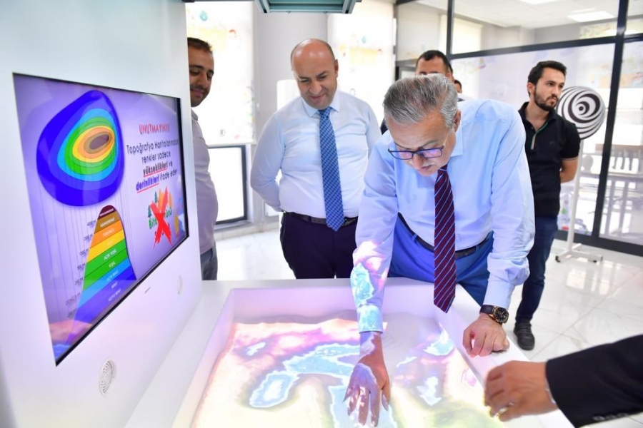 Diyarbakır’ın yeni eğitim ve teknoloji merkezine Vali Su’dan ziyaret
