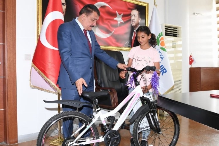 Cumhurbaşkanı Erdoğan'ın Malatya'ya hediyeleri takdim edildi