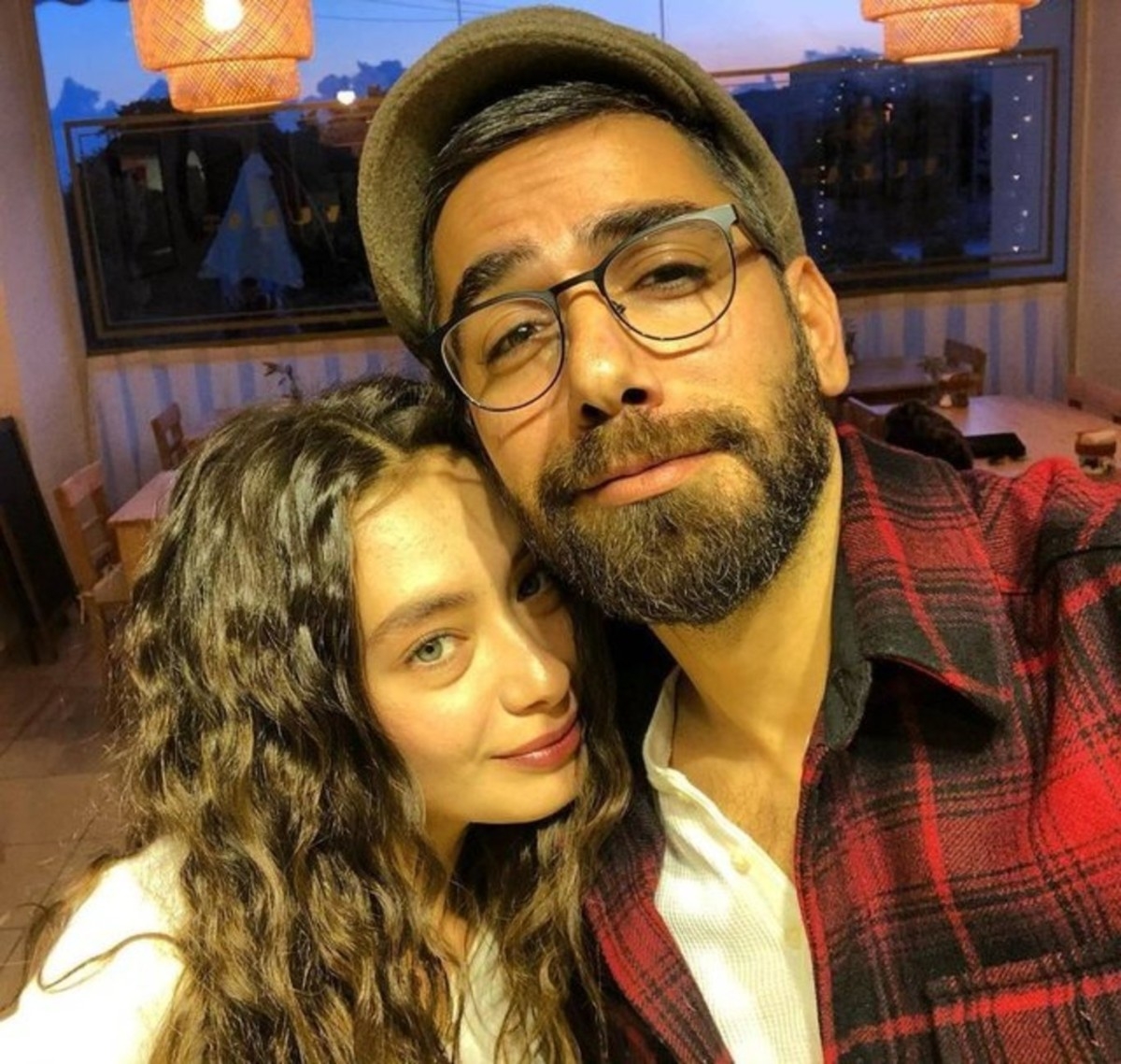 Neslihan Atagül ile Kadir Doğulu'nun ada çıkarması