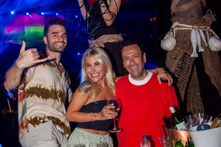 İrem Derici, Tatil Ruhunu Bodrum'da Yaşıyor
