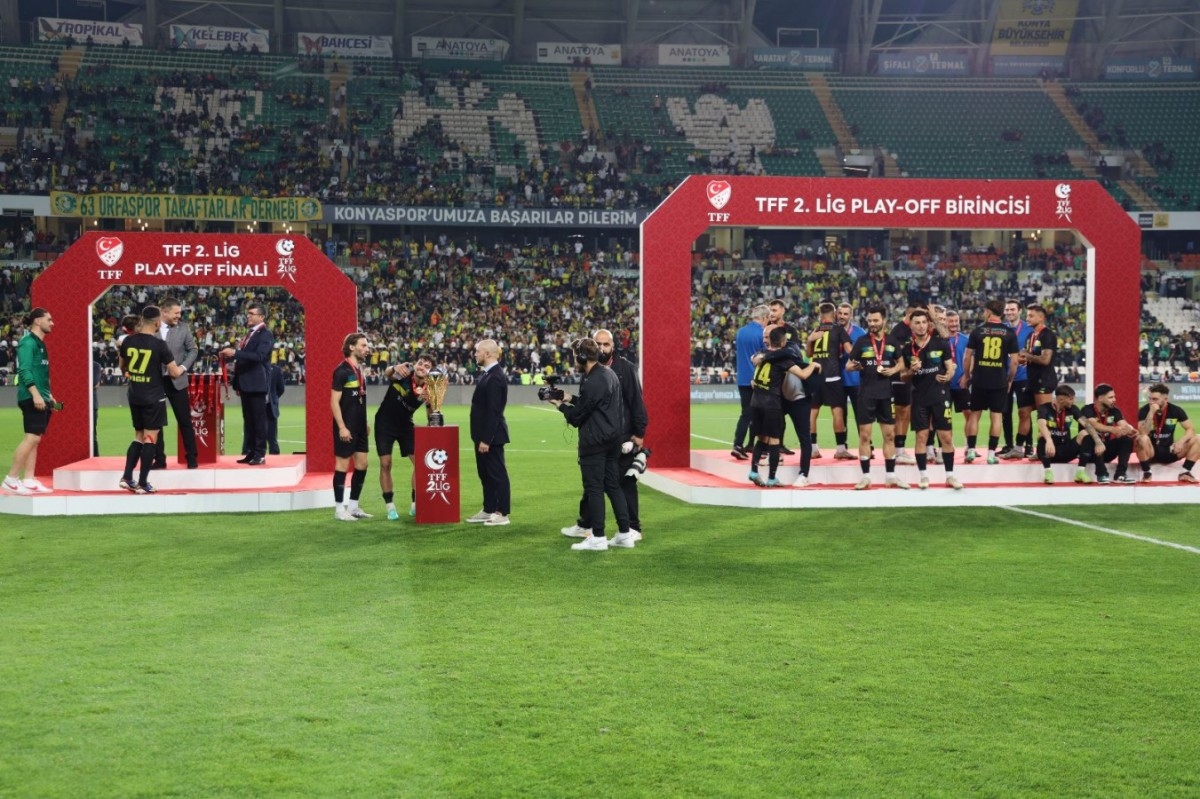 Şanlı Şehrin Takımı, Zaferle Dolu Bir Sezonun Ardından Kupayla Memlekete Dönüyor