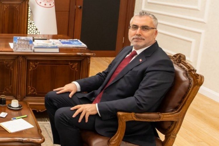 Bakan Işıkhan, en düşük memur maaşının 22 bin TL olacağını açıkladı.