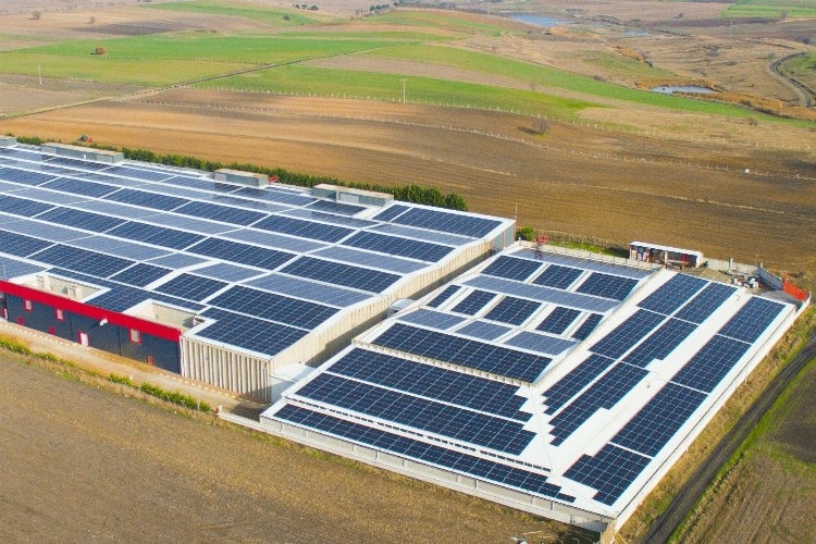 CW Enerji, çatıları güneş enerjisiyle buluşturarak çevreye dost bir enerji dönüşümü sağlıyor