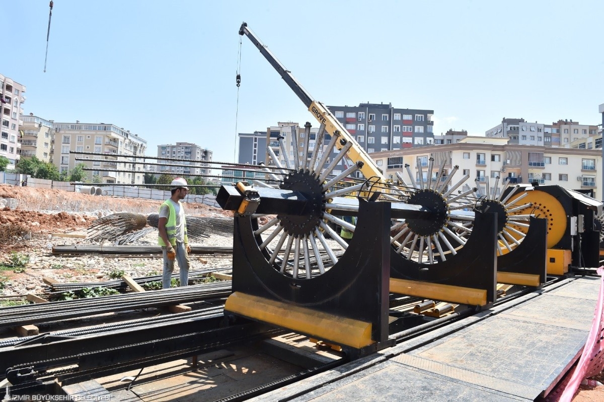 İzmir'de Ekonomik Krize Rağmen Yatırımlar Devam Ediyor