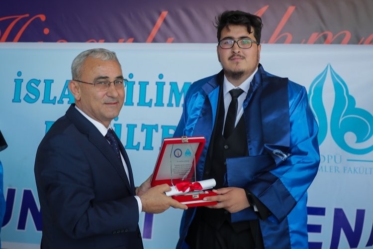Başkan Işık, Dumlupınar mezunlarına 'Işık' oldu