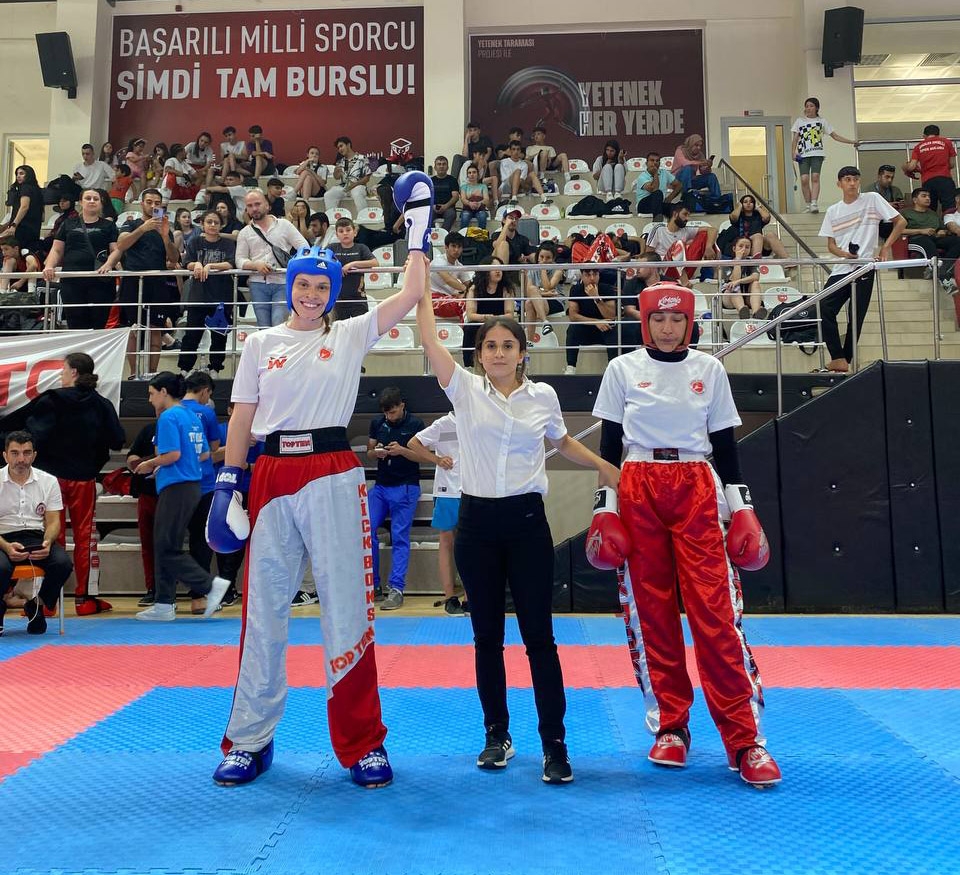 Kick Boks’ta Türkiye şampiyonu Sakarya büyükşehir’den