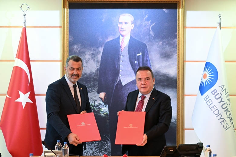 Başkan Böcek, Kaş Kınık'ta OSB İçin İşbirliği Protokolü İmzaladı