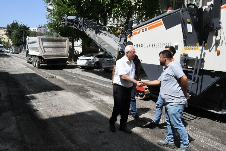 İzmir'de Rekor Sıcaklıkta Yoğun Çalışma