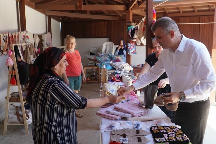 Gölcüklü Kadınların Emeklerini Görebileceğiniz El Emeği Pazarı