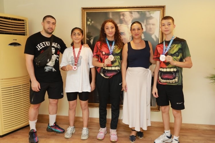 Selçuk Belediyesi'ne şampiyon sporculardan ziyaret
