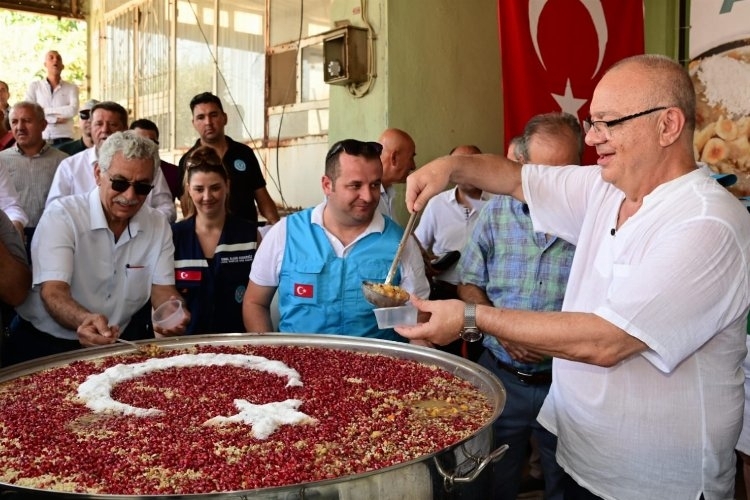 Manisa Şehzadeler'de Aşure Gelenekleri Bereketle Devam Ediyor