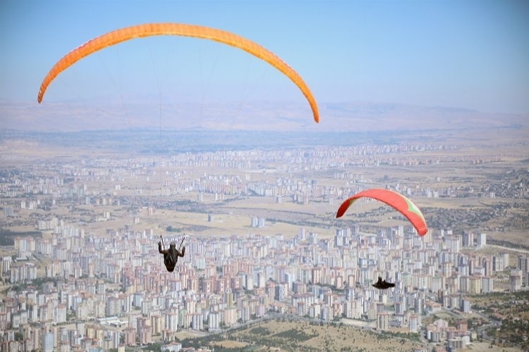Ali Dağı'nda Yamaç Paraşütü heyecanı