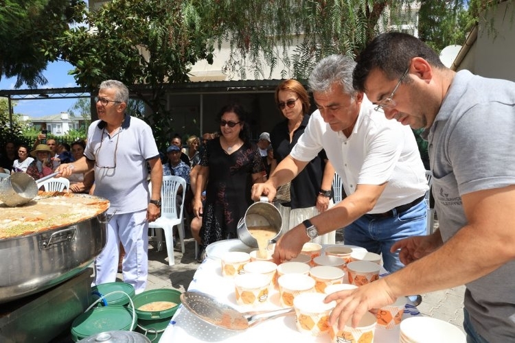Güzelbahçe, İzmir'de Aşure Günü Bereketi Yaşandı
