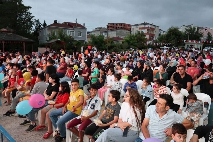 Gebze'deki Çocuklar Sinemanın Tadını Çıkarıyor