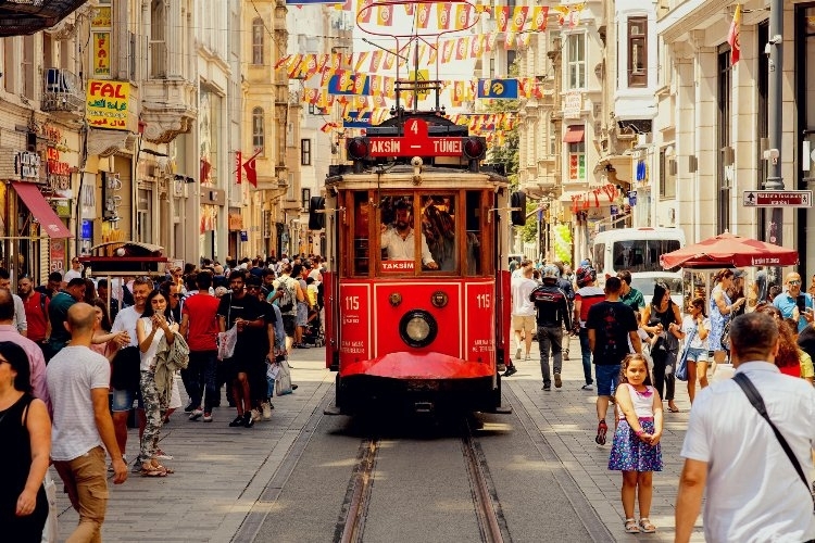 İstanbul Hem Göç Alan Hem de Göç Veren İl Olarak Öne Çıkıyor
