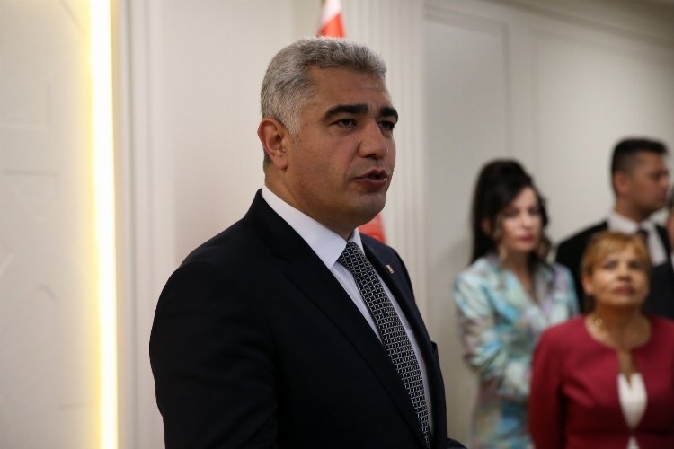Düzce Valiliğine atanan Selçuk Aslan, görevine başladı.