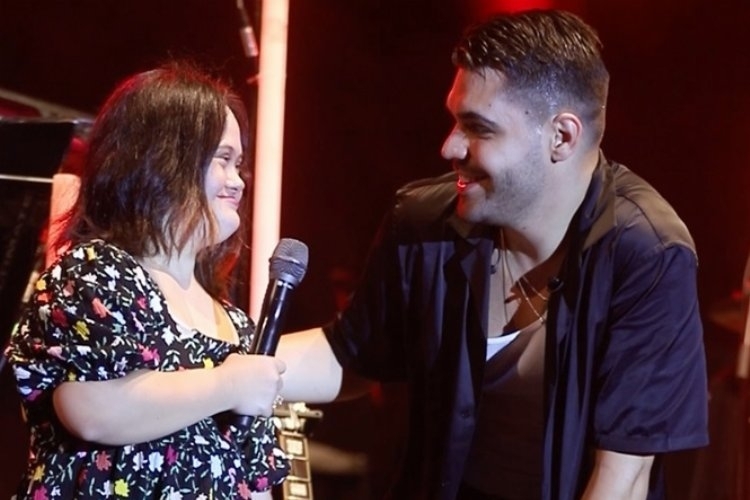 Emir Can İğrek Konserinde Unutulmaz Duygusal Anlar Yaşandı