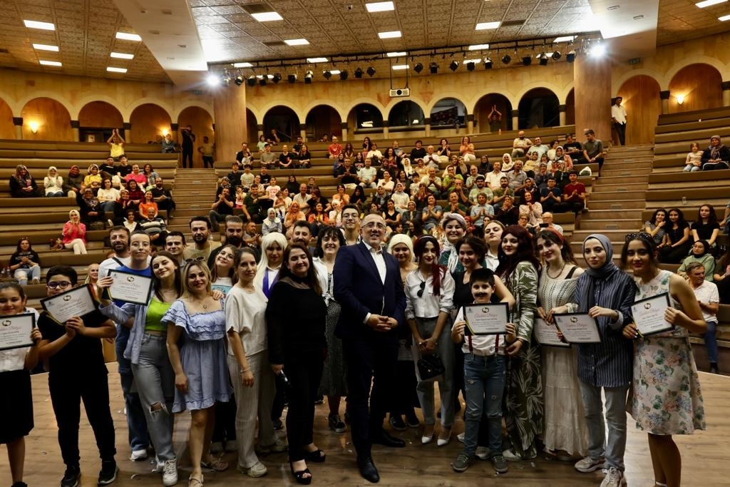 Şehir Tiyatrosu Gençlik Kulübü Oyuncuları İzleyicilerden Tam Puan Aldı