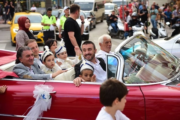 Bursa Kestel Belediyesi'nde Renkli Sünnet Şöleni Düzenlendi
