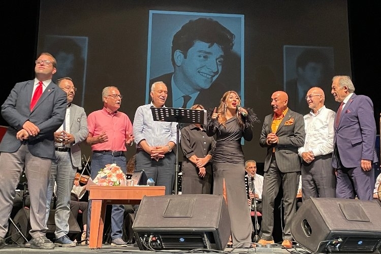 Bursa'da Sanat Güneşi Şarkılarıyla Unutulmaz Bir Anı Olarak Yaşatıldı