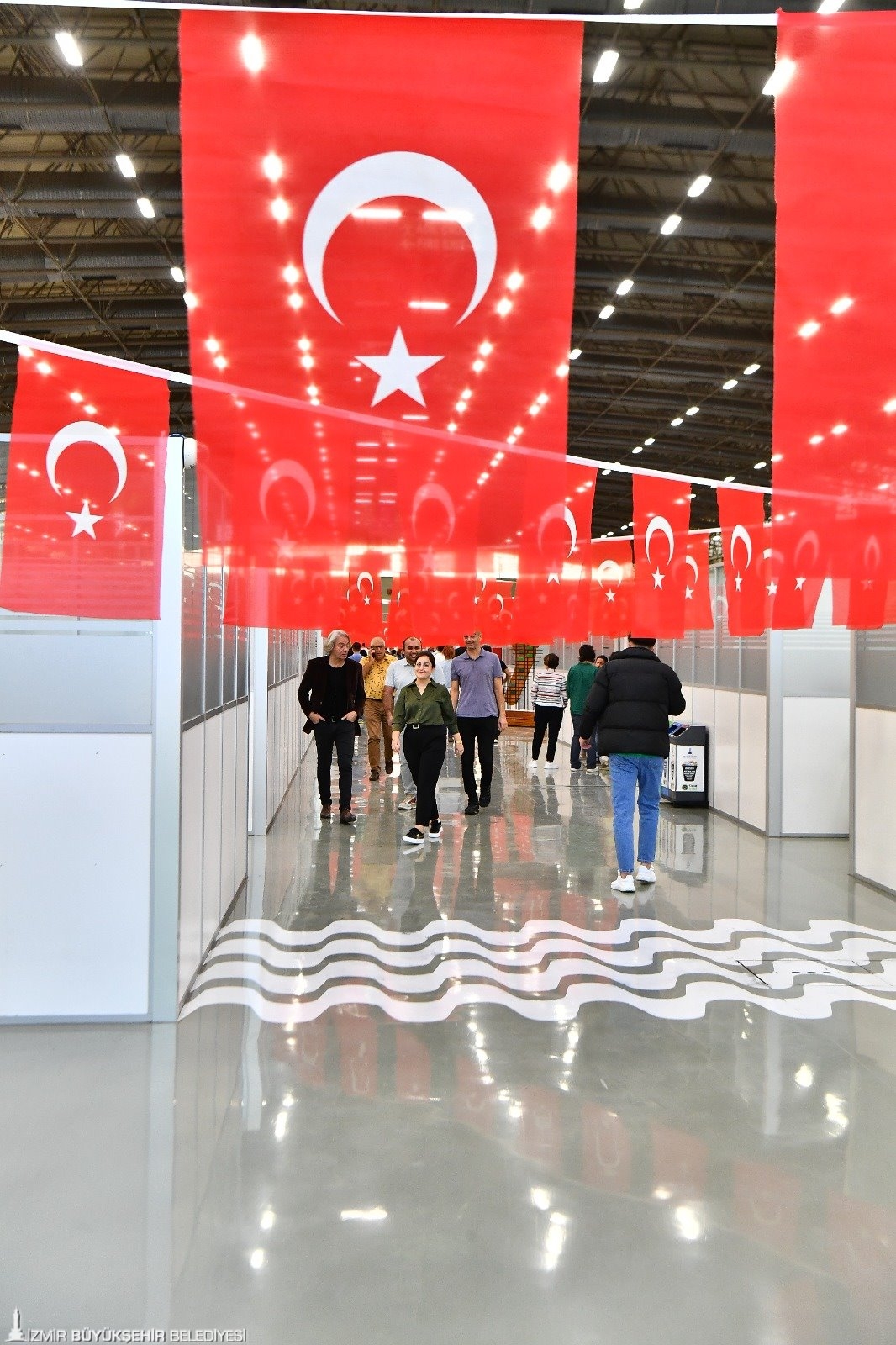 35 Bin Metrekare Alan Türk Bayraklarıyla Görsel Bir Şölen Haline Getirildi