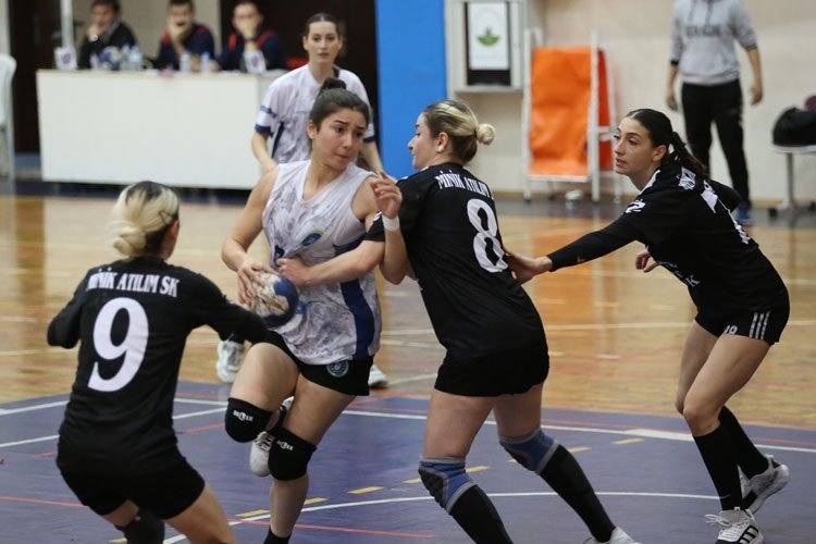 Poyraz'ın Kızları, İzmir'de Zafer Peşinde