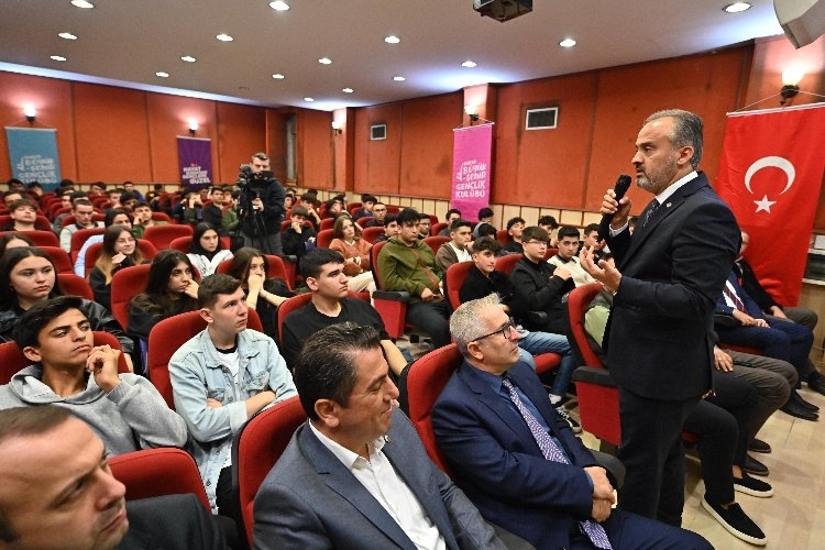 Başkan Aktaş, Bursa'daki Gençlere Değerli Tavsiyeler Verdi