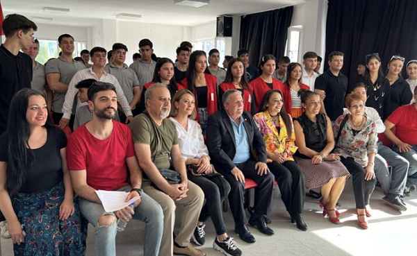 Mersin'de Liseli Gazeteciler Ustalarla buluştu