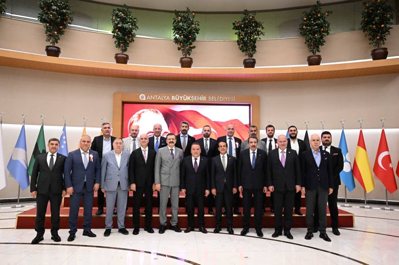 TOBB Başkanı Hisarcıklıoğlu, Başkan Böcek'i Ziyaret Etti