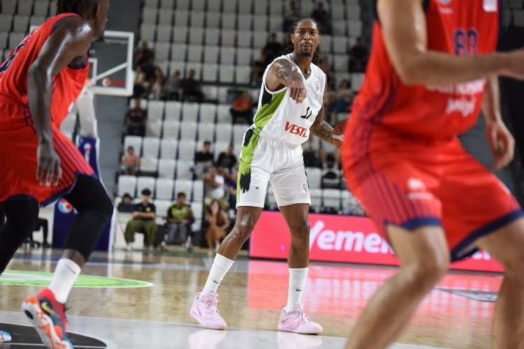 Emanuel Terry'nin Performansı Ekim Ayını Aydınlattı: Ayın Oyuncusu Seçildi