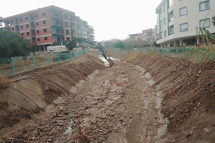 Manisa'daki Dere Temizliği: Çöpler Yine Gündemde