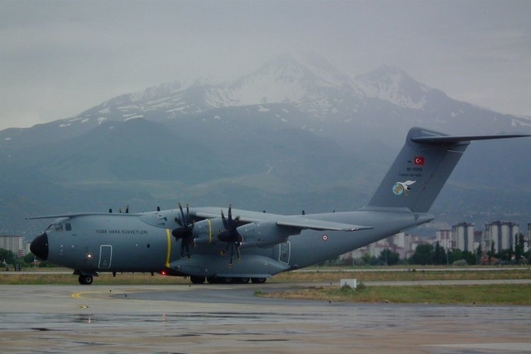 Gazze'ye İnsani Yardım: 11 Uçakla Malzeme Taşıma Operasyonu Gerçekleştirildi