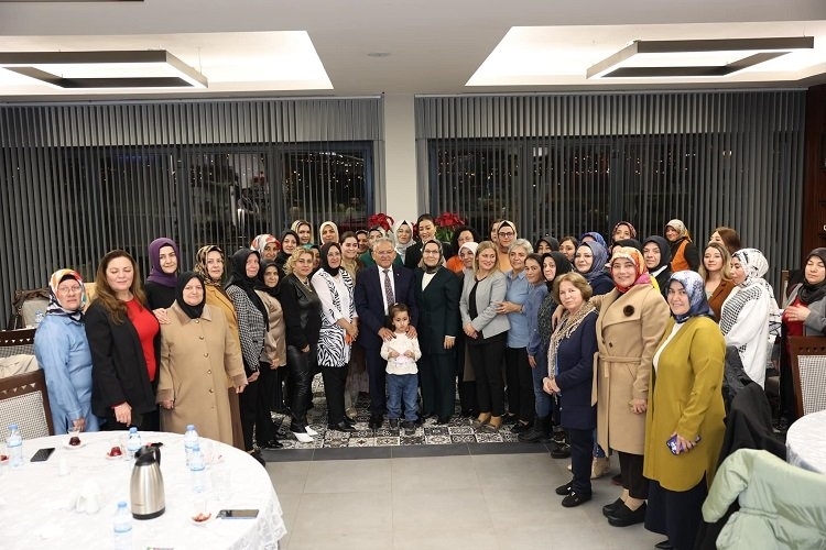 AK Parti Kayseri Kadın Kolları, Büyükkılıç'ı Konuk Etti