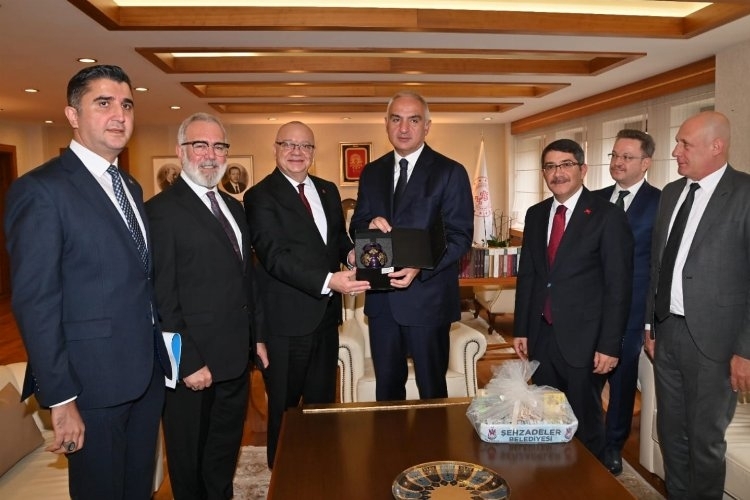 Manisa Heyeti, Bakan Ersoy'a Köklü Bir Davet Sunuyor