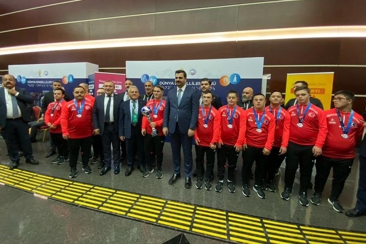 Memduh Büyükkılıç, Down Sendromlu Çocukları Sevgiyle Karşıladı