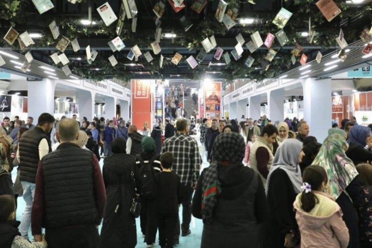 İnegöl Kitap Günleri, Büyük İlgiyle Karşılandı: 150 Bin Katılımcıya Ev Sahipliği Yaptı