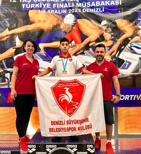 Denizli Büyükşehir yüzme takımından bir şampiyonluk daha