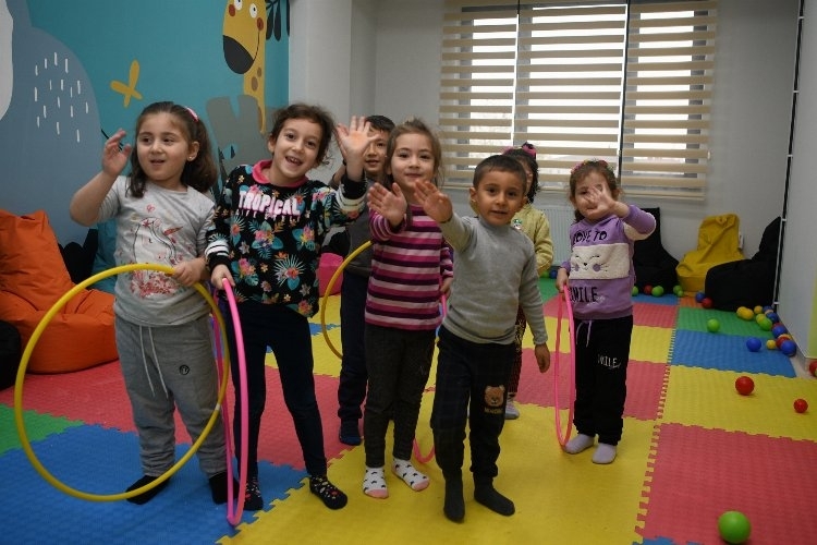 Şekerpınar Bilgi Evi'nde Eğitim Rüzgarı Devam Ediyor