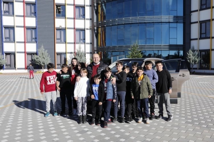 Nevşehirli Öğrencilere Mehmet Savran'dan Togg Sürprizi