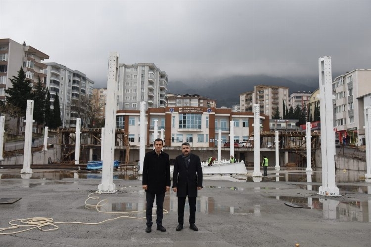 Başkan Yılmaz, Bağlaraltı Pazar Yeri'nde Detaylı İncelemede Bulundu