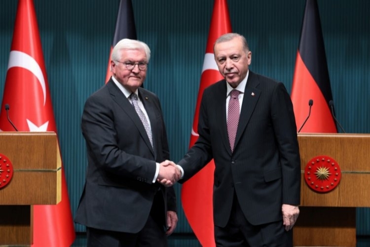 Tarihi Mektubun Birebir Basımı Almanya'ya Hediye Edildi